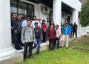Enam Bulan Tidak Digaji, Puluhan Guru Kontrak Temui Sekda Mimika Tanya Kejelasan SK