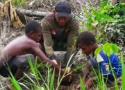 Tanam Pohon, Anak-anak Mimika Diajak Peduli Lingkungan Sejak Usia Dini