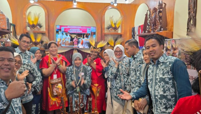 Stand Dekranasda Mimika Curi Perhatian Ribuan Pengunjung di HUT Dekranasda ke-45