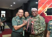 Terbaik, Bupati Mimika dan Dandim 1710 Terima Penghargaan dari Mabes TNI