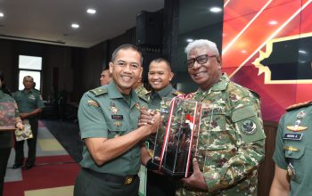 Terbaik, Bupati Mimika dan Dandim 1710 Terima Penghargaan dari Mabes TNI