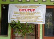 Staf dan Nakes Palang Kantor Dinkes Jayapura, Tuntut Plt Kepala Dinas Kesehatan Diganti
