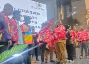 Didampingi 3 Bupati, Gubernur Meki Lepas 395 Anggota Kontingen Papua Tengah Berlaga di Fornas VIII Mandalika