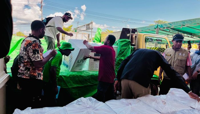 KPU Jayapura Mulai Distribusikan Logistik PSU Pilkada Gubernur dan Wakil Gubernur Papua ke Tiga Distrik