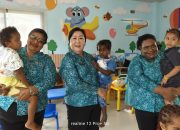 Ketua TP-PKK Mimika Sambangi PAUD Kasih Amuro, Bagikan Bingkisan dan Pantau Proses Belajar Montessori