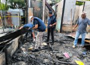 Bidlabfor Polda Papua Olah TKP Kebakaran Rumah di Perumahan Guru SD Koya Barat