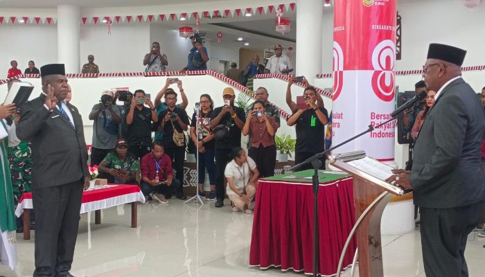 Abraham Kateyau Dilantik Sebagai Penjabat Sekda Mimika, Bupati John Rettob : Ini Baru Pertamakali Putra Asli Kamoro…