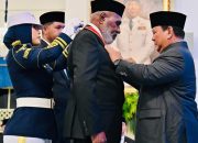 John Gluba Gebze Terima Bintang Mahaputera Utama dari Presiden Prabowo, Ini Profil Singkatnya
