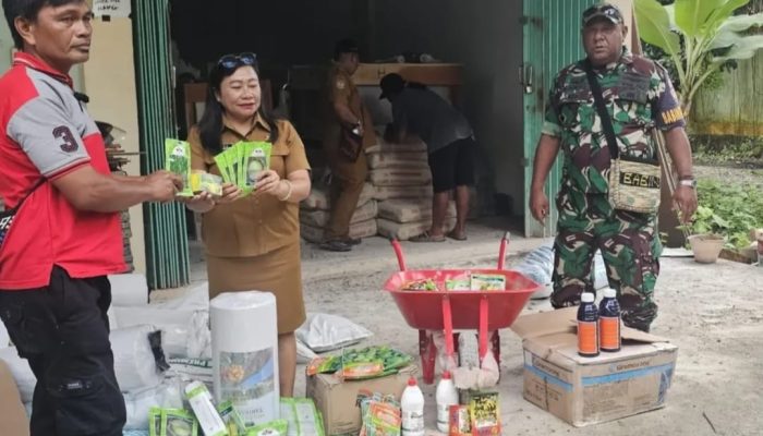 Dinas Pertanian Mimika Salurkan Bantuan Pupuk dan Bibit kepada Tiga Kelompok Tani di Kampung Nawaripi