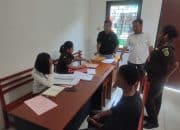 Satreskrim Polres Jayapura Serahkan Tersangka dan Barang Bukti Kasus Pencurian ke Kejaksaan