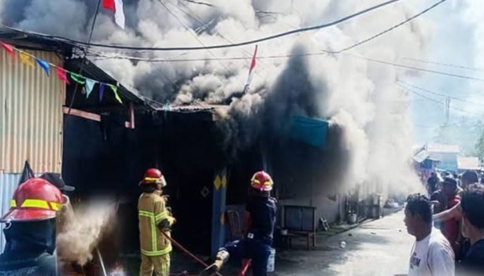 Kebakaran Hanguskan 19 Rumah di Kompleks Nelayan Nabire, Satu Warga Luka Tertimpa Balok Kayu