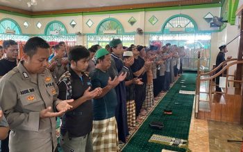 Polres Mimika Gelar Salat Gaib Bersama Masyarakat untuk Korban Peristiwa 28 Agustus