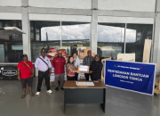 PTFI dan YPMAK Serahkan Bantuan untuk Warga Tsinga yang Terdampak Longsor