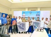 Penyerahan Peta 17 Kampung Induk dan 18 Kampung Persiapan di Kabupaten Jayapura