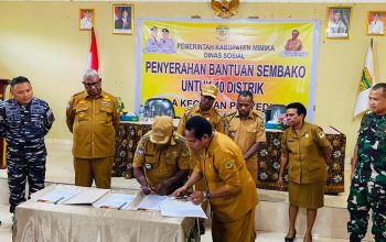 Bupati Mimika Serahkan Bantuan Sembako Dana Otsus untuk 10 Distrik