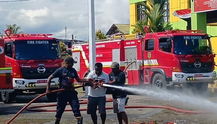 Gerak Cepat Plt Kadis Koperasi Mimika: Kantor Bersih, Pelayanan Maksimal