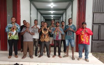 Plt Kadis Koperasi dan UMKM Apresiasi Karya Anak Amungme dan Kamoro di Yayasan Pengembangan Talenta Papua
