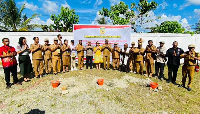 Bupati Mimika Bersama Deputi Menteri UMKM Lakukan Peletakan Batu Pertama Pembangunan Koperasi Merah Putih
