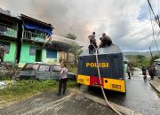 Ditsamapta Polda Papua Bantu Padamkan Kebakaran di Kodam Lama, Tidak Ada Korban Jiwa