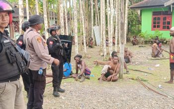 Polisi Mediasi Pertikaian Dua Kelompok di Distrik Kwamki Narama