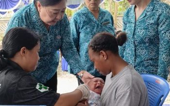 Ketua TP-PKK Mimika Launching Perdana Posyandu Kasih Sayang Anak di Gereja Emmanuel RT 12