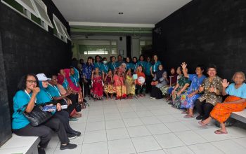 Terima Kunjungan Pokja 1 TP-PKK Mimika, Ibu Neng Resti Sri Hartanti Ceritakan Kisah Mengharukan Para Lansia di Griya Wreda Babat Jerawat