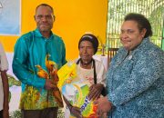 TP PKK Mimika Gelar Ibadah Akhir Tahun dan Berbagi Kasih Dengan Lansia di Iwaka