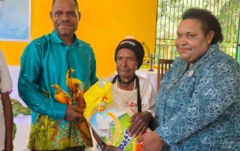 TP PKK Mimika Gelar Ibadah Akhir Tahun dan Berbagi Kasih Dengan Lansia di Iwaka