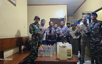 Razia KM Lauser di Pelabuhan Pomako, Polisi Amankan 117 Liter Miras Lokal Jenis Sopi